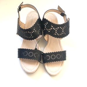 Attention sandals sz 8 Black